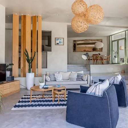 Willa Mama La Roosa Luxury Retreat