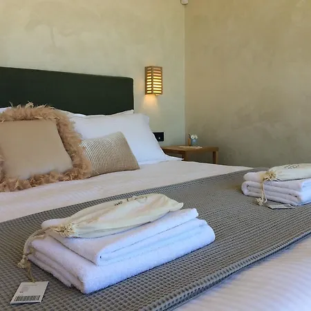 Willa Mama La Roosa Luxury Retreat