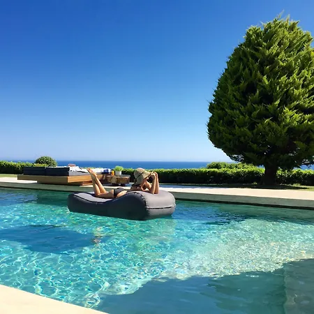 Willa Mama La Roosa Luxury Retreat