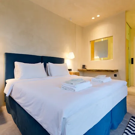 Willa Mama La Roosa Luxury Retreat